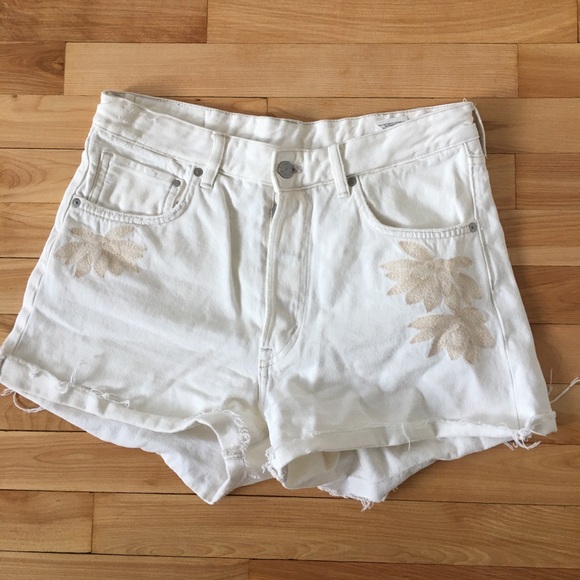 White embroidered denim shorts - Picture 1 of 4